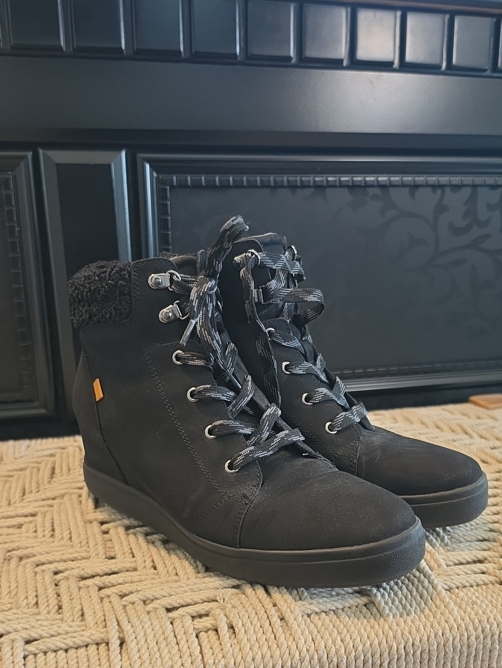 Dr. Scholl's Black Lace-Up Women's Ankle Boots with Faux Fur Trim